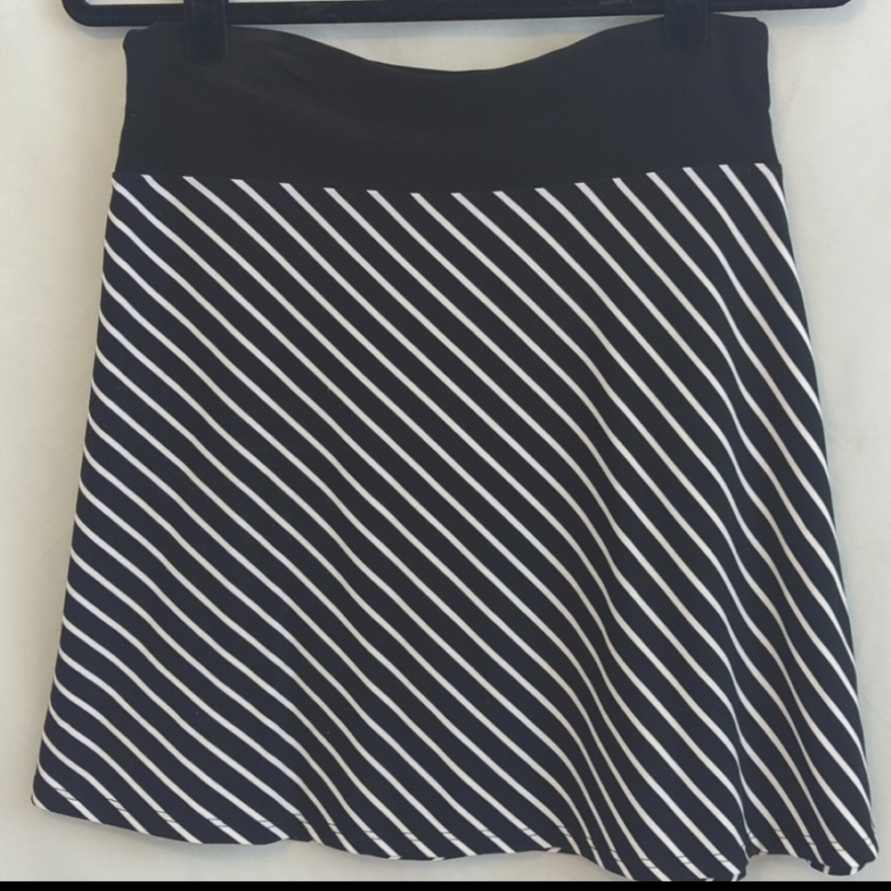 White House Black Market Chic & Sexy Skirt - Picture 1 of 4